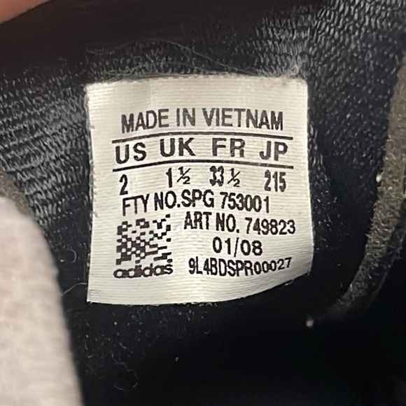 Adidas Traxion Tax Turf size 2 kids - Picture 5 of 10